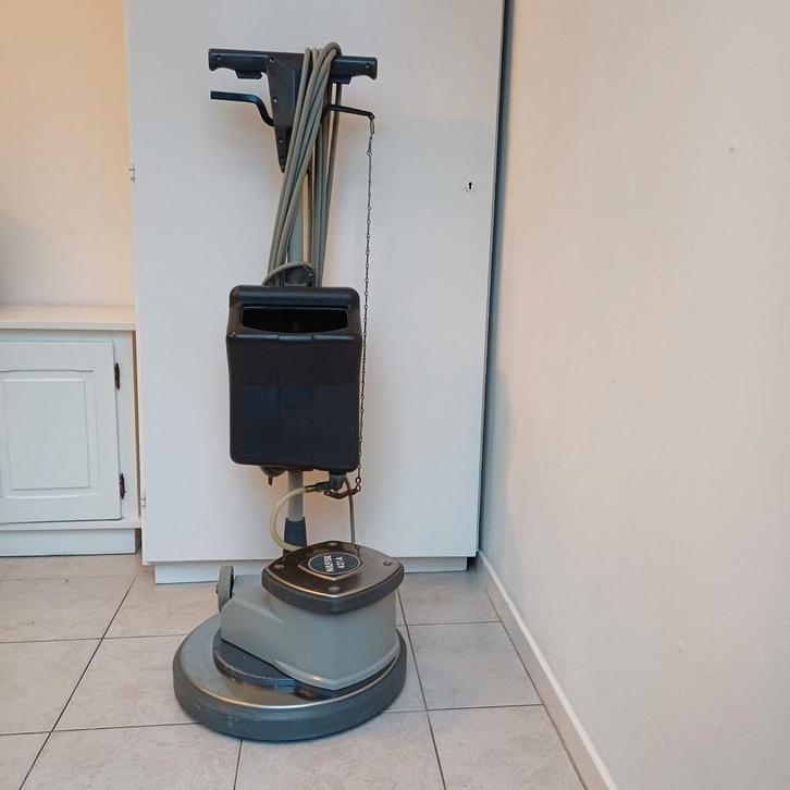 Nilfisk 421A Schrobmachine, Doe-het-zelf en Verbouw, Reinigingsmachines, Gebruikt, Ophalen