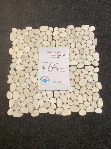 Uitverkoop tegelmatjes 30 x 30 ovaal wit kiezel mozaïek beschikbaar voor biedingen