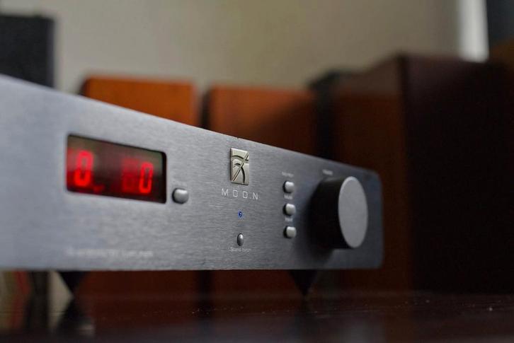 Simaudio Moon i-5 te koop omdat upgraded naar grotere broer, Audio, Tv en Foto, Versterkers en Receivers, Gebruikt, Stereo, 60 tot 120 watt