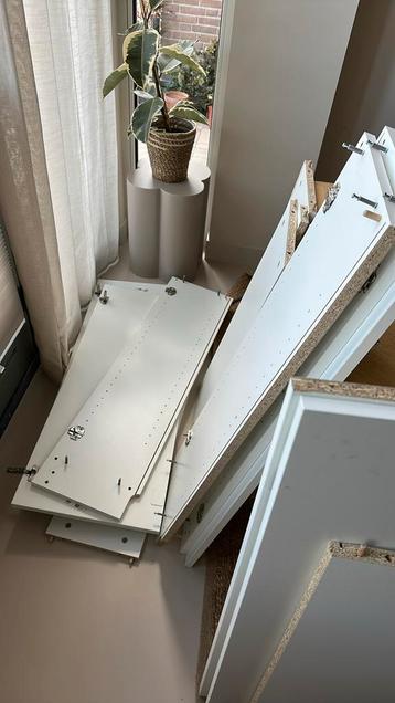2 witte Billy boekenkasten 