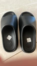 Yeezy slide, Kleding | Heren, Schoenen, Ophalen of Verzenden, Nieuw, Zwart