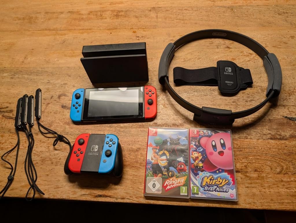 Nintendo Switch met Ring Fit Adventure & Kirby, Spelcomputers en Games, 3 spelers of meer, Ophalen, Gebruikt, Eén computer