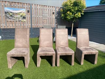 Eetkamet stoelen wieltjes soort suede in goede staat beschikbaar voor biedingen