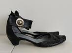 Leuke opengewerkte Spiral pumps met bandje maat 39, Pumps, Spiral, Zwart, Ophalen of Verzenden