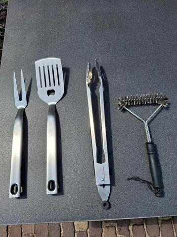 BBQ accessoires-set. beschikbaar voor biedingen