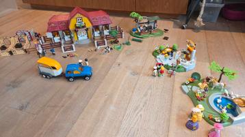 Playmobil paardenstal, poetsplaats, ijssalon en font./park beschikbaar voor biedingen