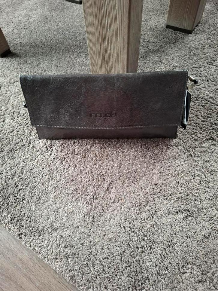 Nieuw Genuine Leather Ferchi schoudertas Grijs, Sieraden, Tassen en Uiterlijk, Tassen | Schoudertassen, Nieuw, Overige merken