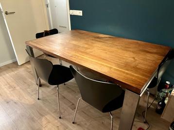 Massief houten eettafel, metalen onderstel 160x90 beschikbaar voor biedingen