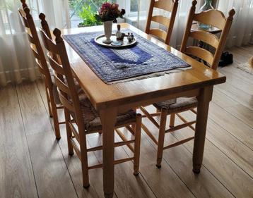 eethoek eiken met 4 stoelen rieten zitting beschikbaar voor biedingen