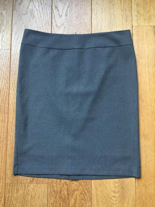 Antraciete rok Benetton maat 40, Kleding | Dames, Rokken, Zo goed als nieuw, Maat 38/40 (M), Grijs, Knielengte, Ophalen of Verzenden