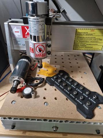 CNC freesmachine CNCS T3040AT4 beschikbaar voor biedingen