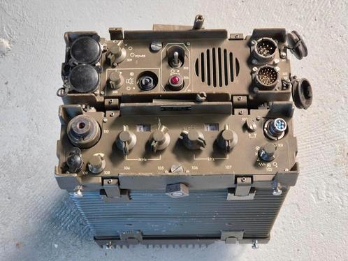 RT4600 Legerradio radio met antenne & microfoon legerspullen, Verzamelen, Militaria | Algemeen, Landmacht, Nederland, Ophalen