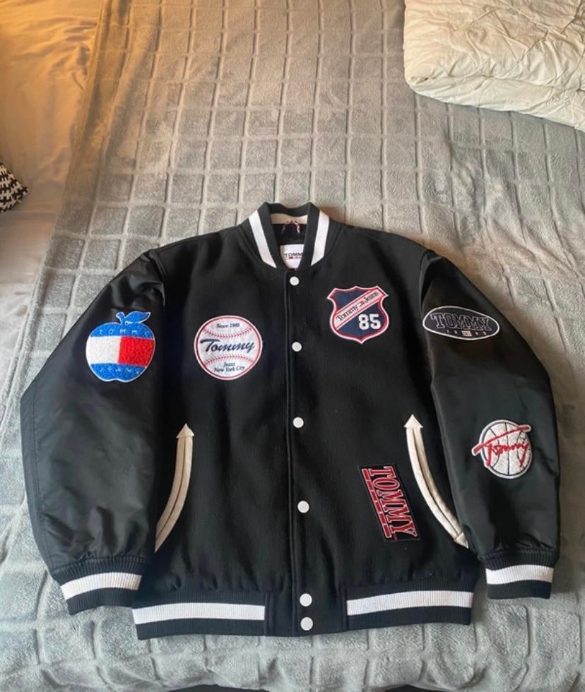 Tommy Hilfiger Varsity Jas - Maat M, Ophalen of Verzenden, Zo goed als nieuw, Maat 48/50 (M), Zwart