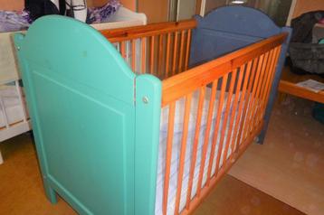 Baby- of kinderledikant in frisse kleuren beschikbaar voor biedingen