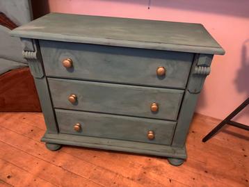 Prachtig ladekastje, mooie warme kleur. beschikbaar voor biedingen