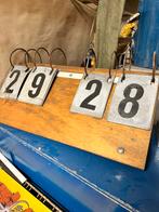 Vintage scorebord hout, Verzamelen, Sportartikelen en Voetbal, Gebruikt, Ophalen of Verzenden, Buitenlandse clubs