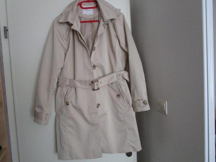 Super leuke trenchcoat van Lola Liza in nieuwe staat!, Kleding | Dames, Jassen | Zomer, Zo goed als nieuw, Maat 46/48 (XL) of groter
