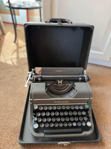 Originele Underwood Champion typemachine (1937) met koffer beschikbaar voor biedingen
