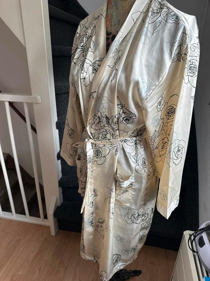 Zijden Kimono Ochtendjas - Stijlvol & Comfortabel, Kleding | Dames, Ondergoed en Lingerie, Badjas, Wit, Ophalen of Verzenden