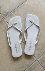 dames slippers / teenslippers met wit leren bandjes maat 39, Wit, Ophalen of Verzenden, Zo goed als nieuw, Rose coast