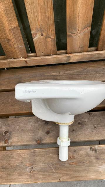 Sfinx fonteintje voor toilet beschikbaar voor biedingen