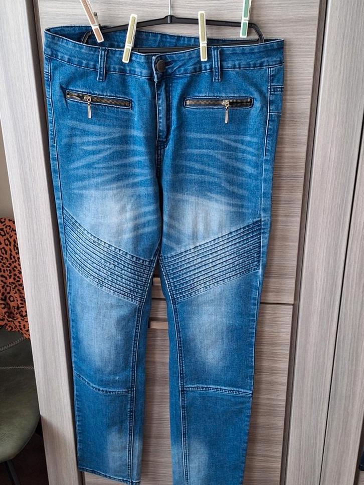 Jeans met Leuke Details - Maat 44, Kleding | Dames, Spijkerbroeken en Jeans, Gedragen, W33 - W36 (confectie 42/44), Blauw, Ophalen