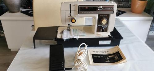 Naaimachine TOYOTA 555 Compleet werkt goed, Hobby en Vrije tijd, Naaimachines en Toebehoren, Zo goed als nieuw, Naaimachine, Overige merken