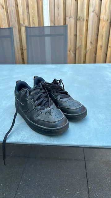 Leuke zwarte nikes  beschikbaar voor biedingen