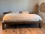 Handgemaakt uniek bed van 300 jaar oude eiken balken., Ophalen, 180 cm, 200 cm, Hout