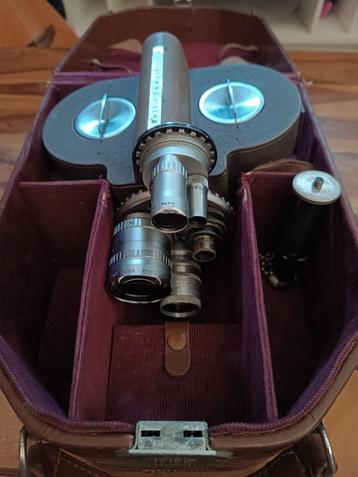 Vintage Bell and Howell 70-DR Film Camera  beschikbaar voor biedingen