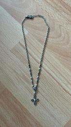 Zilverkleurige ketting met roos en kruisje, Ophalen of Verzenden, Gebruikt, Zilver, Met hanger