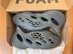 Yeezy FOAM RNR Carbon 43, Kleding | Heren, Schoenen, Sandalen, Zwart, Nieuw, Ophalen of Verzenden