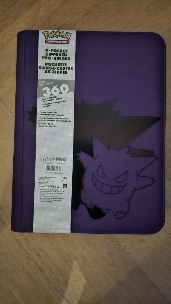 Pokemon Pro-Binder - Zippered Gengar Elite Series - 9 pocket, Hobby en Vrije tijd, Verzamelkaartspellen | Pokémon, Nieuw, Sleeves of Kaarthoesjes