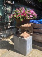 2 x grote gietijzeren tuinvaas bloembak, Ophalen, Gebruikt