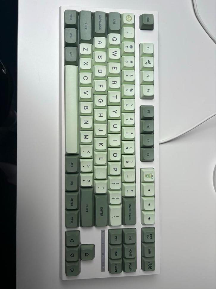 RK Royal Kludge R87 Matcha Keycaps Brown Switches, Computers en Software, Toetsenborden, Zo goed als nieuw, Qwerty, Bedraad, Gaming toetsenbord
