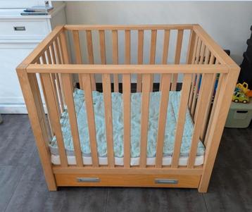 Nette box TMF Lieke 100x80 cm Incl. boxkleed en matras. beschikbaar voor biedingen
