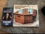 1/6 figuur Donald Trump met bureau/stoel van DID Corp, Verzamelen, Ophalen of Verzenden, Nieuw, Actiefiguur of Pop