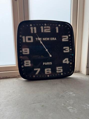 Vintage Wandklok - The New Era Paris beschikbaar voor biedingen