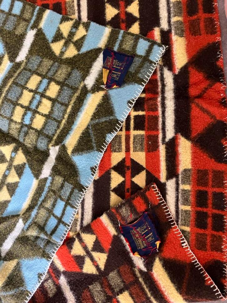 2 vintage wollen dekens - Arc de Triomph made in Holland, Huis en Inrichting, Woonaccessoires | Plaids en Woondekens, Gebruikt