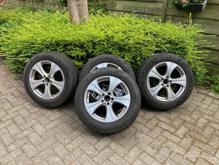 Winterbanden op originele Mercedes Benz lichtmetalen velgen, Auto-onderdelen, Banden en Velgen, Banden en Velgen, Winterbanden