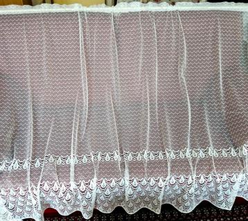 2 Helderwitte vitrage stroken van 120 cm hoog en 700 cm br beschikbaar voor biedingen