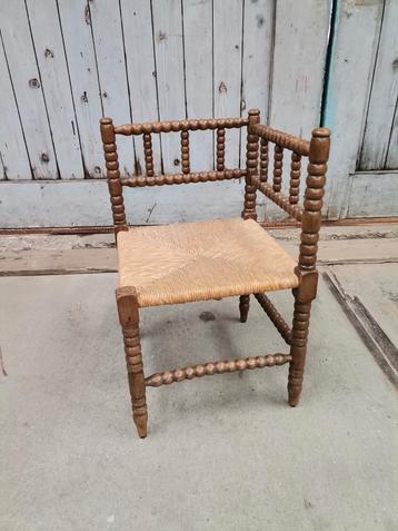 Antiek brocante breistoeltje / hoekstoeltje / halstoeltje beschikbaar voor biedingen