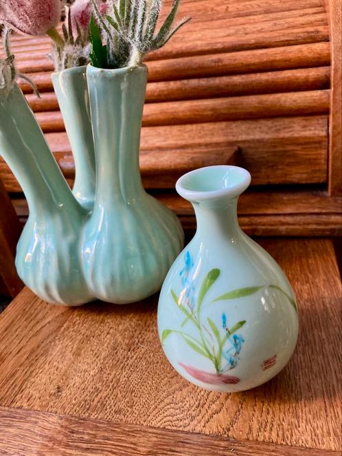 Despots zachtgroen vaasje in Japanse stijl €8, Huis en Inrichting, Woonaccessoires | Vazen, Nieuw, Minder dan 50 cm, Aardewerk of Porselein