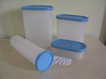 Tupperware * 3 x ruimte spaarder & 1 x spaghetti bus * =  beschikbaar voor biedingen