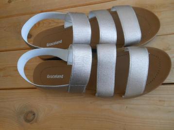Hele mooie sandalen maat 39 beschikbaar voor biedingen