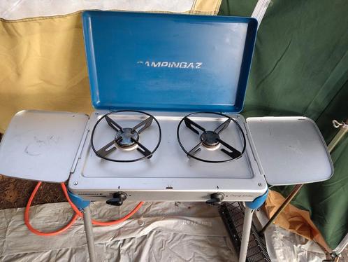 Campingaz 2 pit en grill met kastje., Caravans en Kamperen, Kampeeraccessoires, Gebruikt, Ophalen of Verzenden