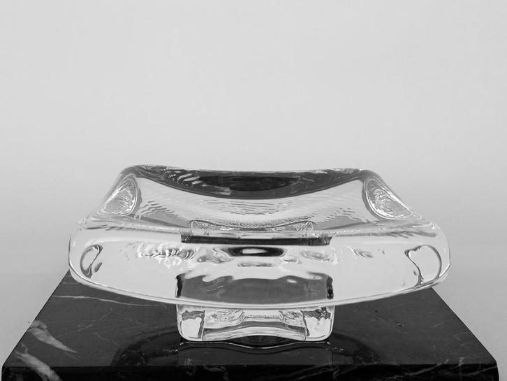 Kosta Boda Bertil Vallien Dish of the Day, Antiek en Kunst, Antiek | Glas en Kristal, Ophalen of Verzenden