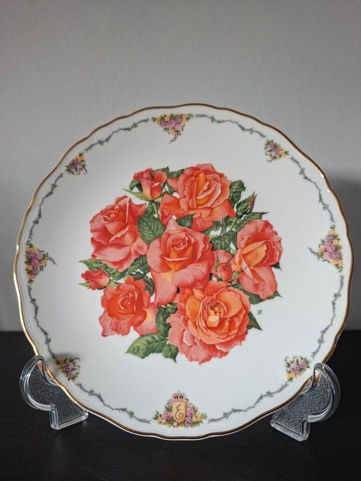 Royal Albert 'Elizabeth of Glamis' Bord 1990, Antiek en Kunst, Antiek | Schalen, Ophalen