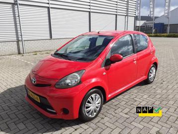 Toyota Aygo - 2014- 5 DEURS + Airco + Navi + Apk 15-09-2026  beschikbaar voor biedingen