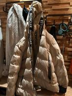 Moncler jas, Beige, Ophalen of Verzenden, Zo goed als nieuw, Maat 46/48 (XL) of groter